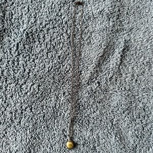 Small delicate necklace. Great for layering or alone.